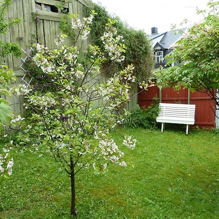 Red Old House Tromso Apartment Exterior foto